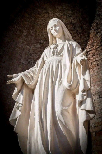 Staty av Jungfru Maria