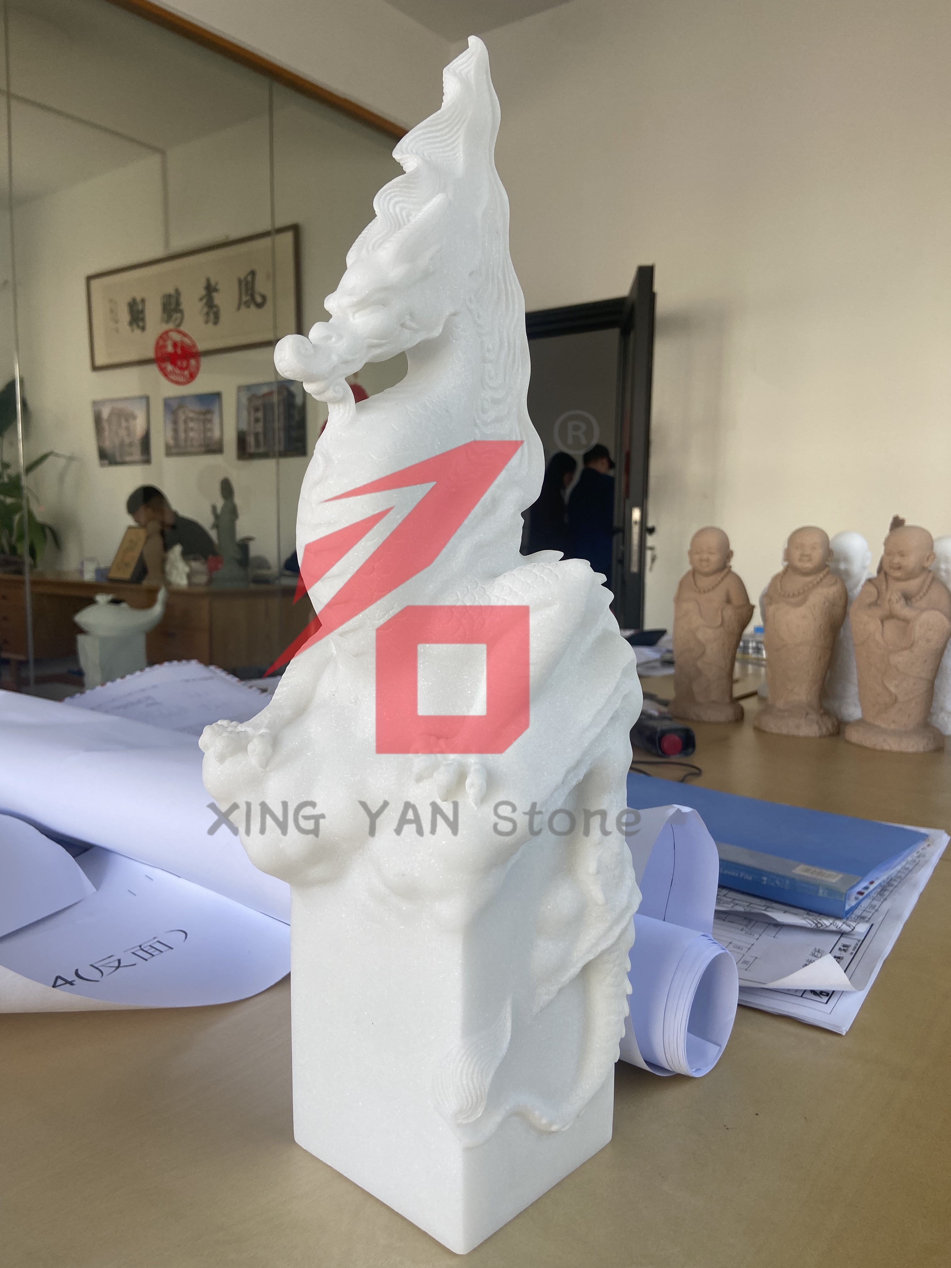 Stenristningar i kinesisk stil vinner popularitet på europeiska och amerikanska minnesmarknader