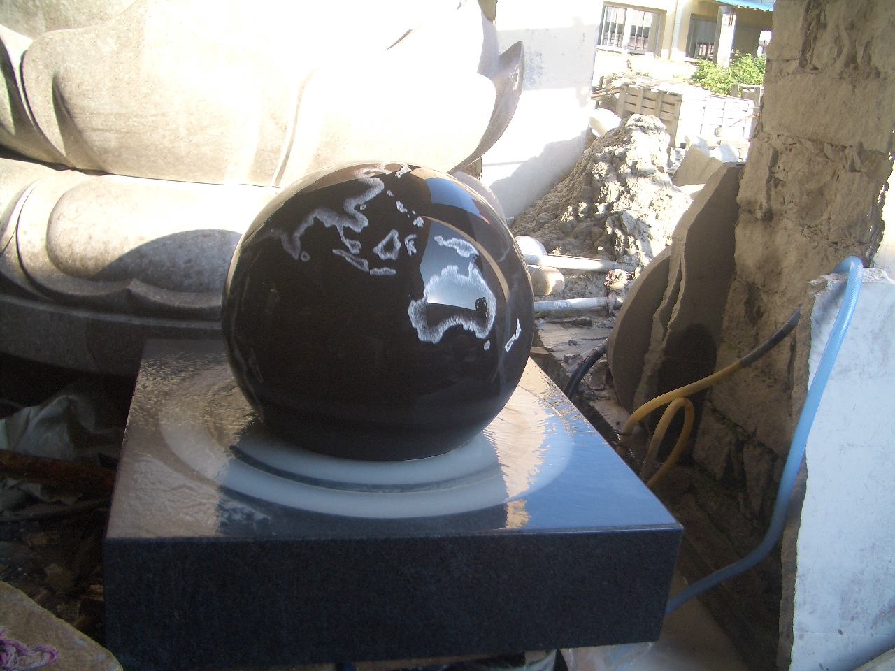 Svart Granit Globe Stone Carving